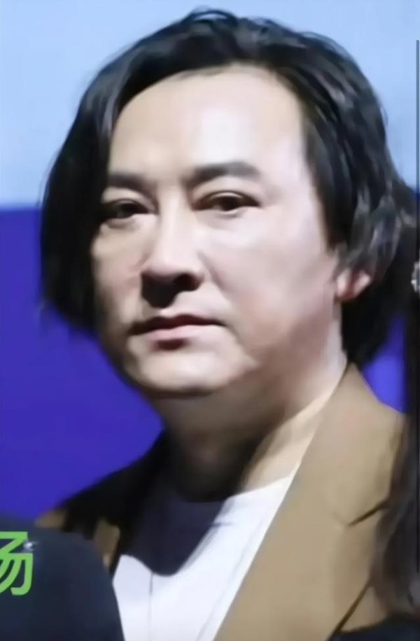 宏基资本 从万人迷到发福大叔，刘小峰演渣男爆红，却选家庭隐退
